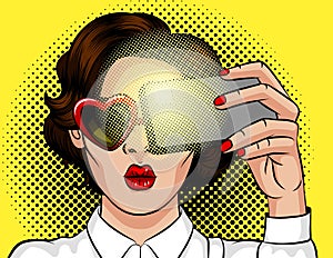 Farbe illustrationen kunst Stil. brünette sonnenbrille. schön dame lippen posieren 