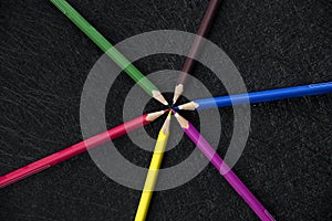 Color pencils circle
