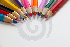 Color pencils wave circle