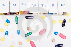 Color pills capsules and weekly pill organizer