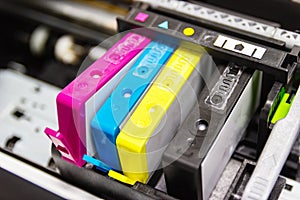 The color printer inkjet cartridge of the printer