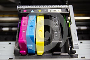 The color printer inkjet cartridge of the printer