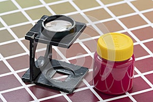 Color scale printed with a magnifying glass and an ink pot