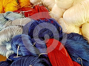 Color of silk yarns
