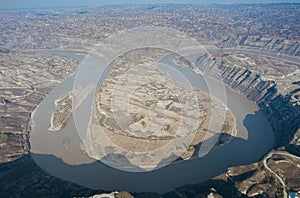 the colorado river flows through the desert to the bottom of the canyon