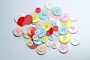 Colored buttons in a pile..