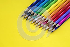 Farebný ceruzky na kopírovať priestor 
