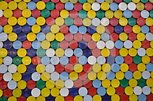 Colored press-in lids of cans