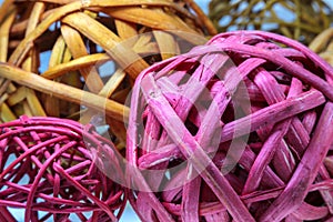 Colored spherical interlaces