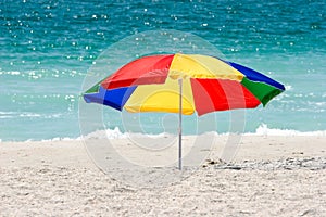 Barvitý pláž deštník 