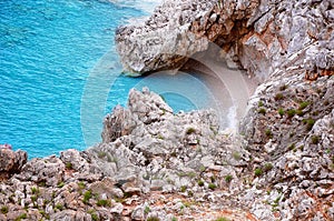 Colorato scogliere secondo Acqua bordo. naturale Riserva. Sicilia 