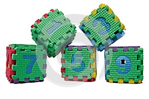 Colorful cube puzzle of odd numbers