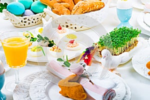 A colorful and festive Easter table decoration