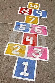 Colorful hopscotch numbers