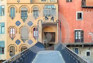 Colorful houses, the Gomez Bridge over the Onyar river, Girona, Catalonia, Spain