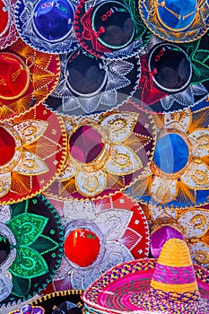 Barvitý mexičan klobouky suvenýry v řádek sombrera v mexiko 