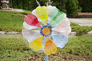 Barvitý větrník a větrný mlýn hračka 