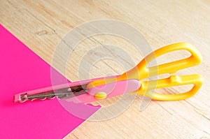 A colorful scissor that cut a zigzag pattern