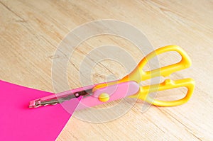 A colorful scissor that cut a zigzag pattern