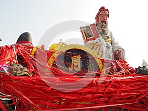 The colorful statue at Kwun Yam temple