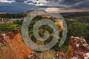 The colorful village of Roussillon and its Sentier des ocres sun