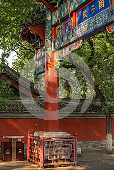 The colorful wooden gate of the wooden gate of the Guo Zi Jian