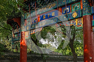 The colorful wooden gate of the wooden gate of the Guo Zi Jian