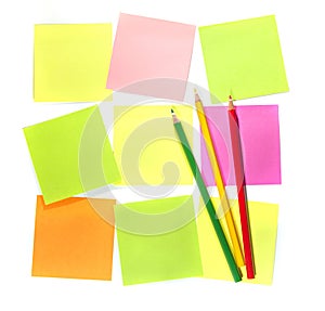 Colour pencils and postit for reminder note