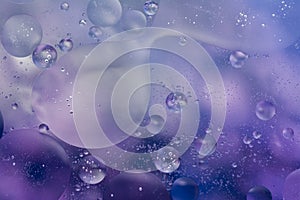 Graduated Purple Oil and Water Bubble Abstract Background