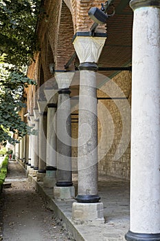 Column and arches located outside the walls of TopkapÃÂ± Palast.. photo