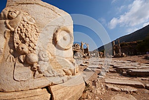 Column base with cornucopia