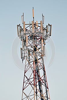 Column broadcast antenna