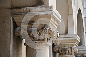 Column / Detail / Capital