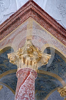 Column head baroque detail
