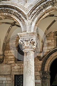 Column head of the rectors palace