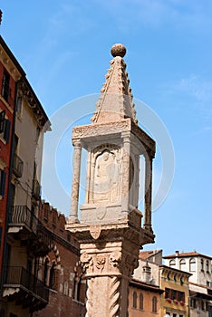 Column Shrine - Piazza delle Erbe Verona