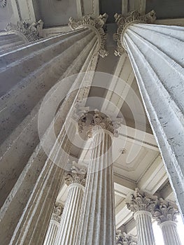Columns, ceiling and details of their decorative molding