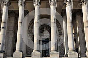 The columns and front door of leeds town hall in west yorkshire