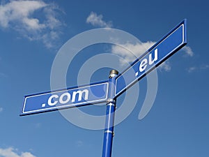 Com and Eu domain roadsign photo