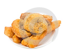 Combination serving of delicious you tiao, han chim peng and ma photo