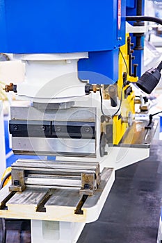 Combined hydraulic shearing press. Sheet metal cutting