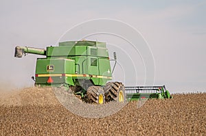 Combined soybean harvest