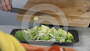 Combining pieces of fruit on the same plate