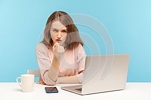 Come here! Woman employee, hr manager, sitting at workplace with laptop and making beckoning gesture