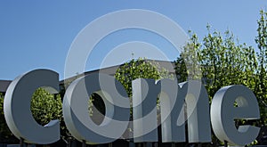 Come sign and enter sign