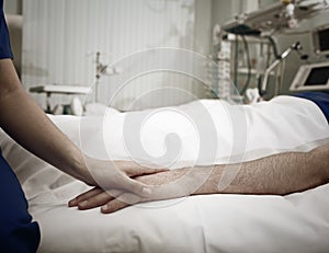 Comforting of critically ill patient in intensive care