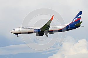 Coming in to land at Pulkovo airport aircraft Boeing 737-8LJ `Mikhail Shchepkin` VQ-BWE on Aeroflot