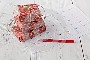 Coming xmas day. Highlighting christmas date on calendar with gift box