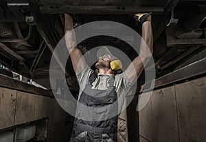 Commercial Coach Bus Automotive Mechanic