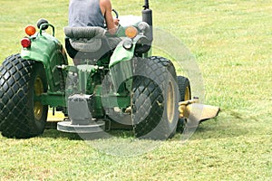 Commercial riding lawn mower